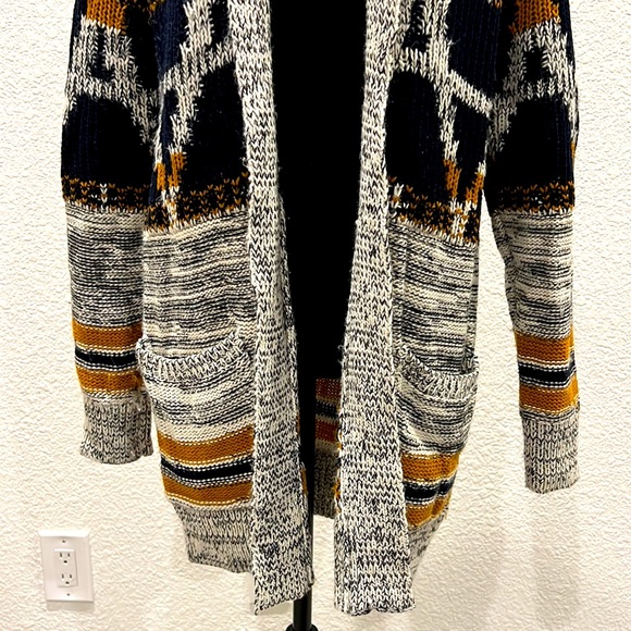 Shawl collar Geo Cardigan - Picture 2 of 5